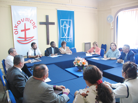 WCC 코비아 총무와 칠레 오순절 계통 교회 지도자들 ⓒ WCC 제공