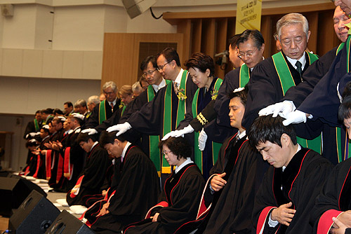 한독선연의 목사안수식 모습.  지난 1998년 첫 안수식 당시 12명에서 최근 160명까지 증가했다.