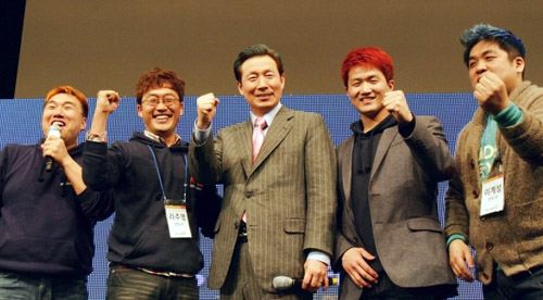 김은호 목사는 지난해 2월 열린 올인 RPS 컨퍼런스에서 학생들과의 약속을 지키려 염색을 하고 나타날 정도로 다음세대에 관심이 많다. 