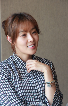 인기그룹 샤크라 멤버에서 아일랜드 리조트 마케팅 실장으로 변신했던 이은 씨. SK라는 대기업과의 억울한 싸움에서 오히려 하나님을 만났다고 고백했다. 