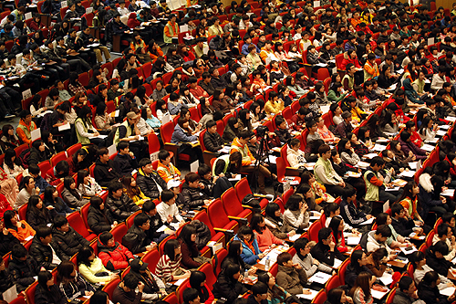 올해 초 RPS 컨퍼런스에 참석해 설명을 듣고 있는 학생들의 모습