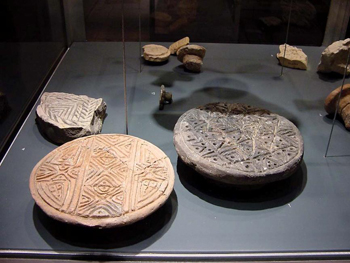 수도원에서 사용된 빵에 도장을 찍은 틀