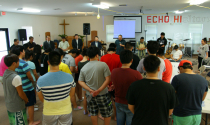 메릴랜드교협 목회자들이 연합수련회에 참석중인 청소년들을 위해 기도했다.