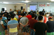 메릴랜드교협 목회자들이 연합수련회에 참석중인 청소년들을 위해 기도했다.