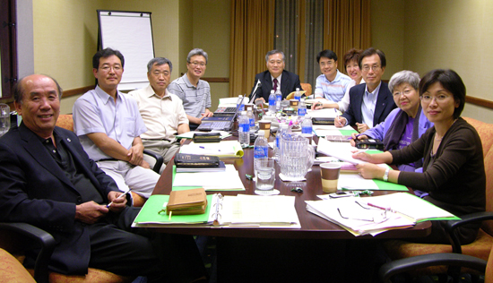 왼쪽부터 이귀호 장로, 조기헌 장로, 이유신 목사, 유승원 목사, 안창의 목사, 김길수 장로, 양준애 장로, 김선배 목사, 김진숙 목사, 이정인 집사