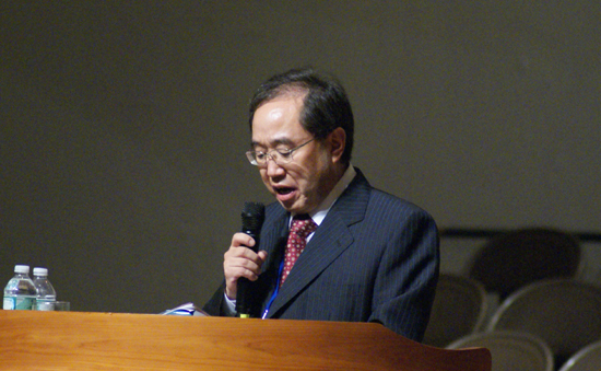 김승희 목사가 대회선언문을 낭독하고 있다.