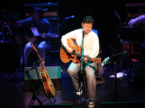 한웅재 목사의 공연 모습.