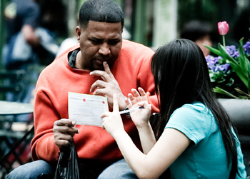 국제도시선교회 복음 전도 장면.