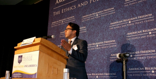 미국 최대 히스패닉 복음주의 교회 연합체인 NHCLC의 회장인 새뮤얼 로드리게즈(Samuel Rodriguez) 목사.