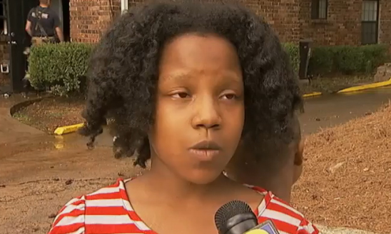 지역 언론과 인터뷰 중인 즈나 그레샴 양.