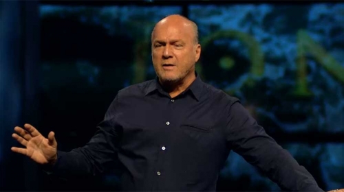 그렉 로리 목사가 지난 주일인 11일(현지시간) 설교를 전하고 있다.