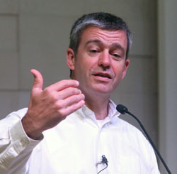 폴 워셔 목사가 강의를 하고 있는 모습. ⓒ이동윤 기자