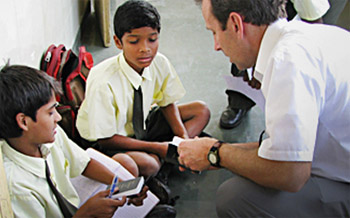 기드온협회가 성경을 학교에서 나눠주는 것