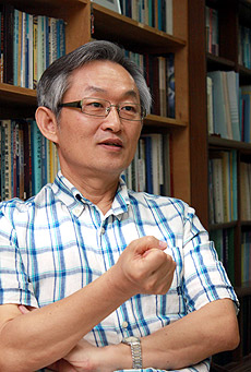 배본철 교수는 “「성령, 그 위대한 힘」은 철저하게 복음주의적 입장에서 성령론을 다루고 있다”고 말했다. ⓒ송경호 기자