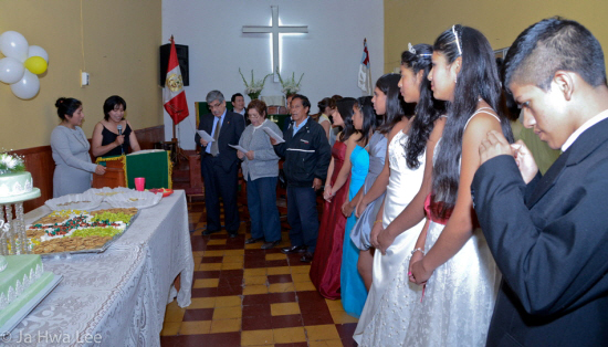 MOM 선교회 윤익수 김정옥 선교사 주관으로 12주 결혼 학교 수료후 열리는 코스타리카 결혼식