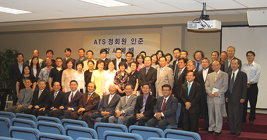 월드미션대학교(WMU)가 ATS 정회원 인준 감사예배를 7일 오후 6시에 대학 채플실에서 드렸다.
