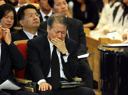 故 배형규 목사 장례예배에서 박은조 목사가 슬픔을 주체하지 못하고 크게 흐느끼고 있다. ⓒ인터넷공동취재단 