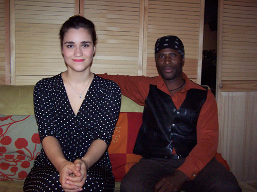 이날 행사의 사회를 맡은 이바(뉴욕필름아카데미 학생)와 리차드 올리버씨