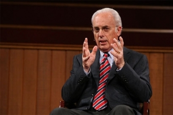 존 맥아더(John MacArthur) 목사가 은사주의 운동에 대한 극단적 발언으로 논란의 중심에 섰다.