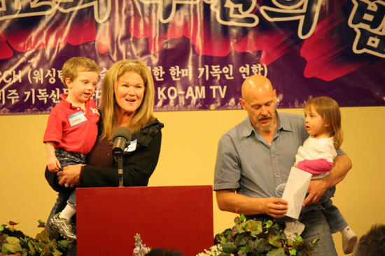 둥지선교회에 감사를 전하는 렌트비 수혜자 