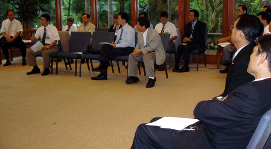 정기노회는 세미나로 시작됐다.