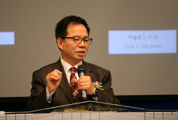 임직자들에게 예수그리스도의 제자로서의 삶을 주문하는 권혁부 목사