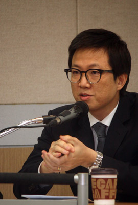 김하나 목사가 대담하고 있다. ⓒ이대웅 기자