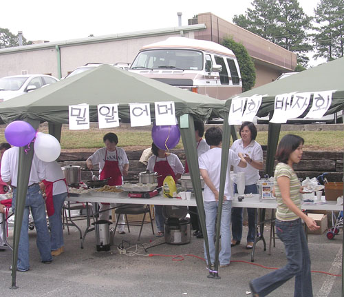 지난해 열렸던 일일찻집 바자회 모습