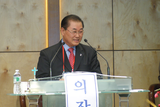 신임회장 황동익 목사가 당선소감을 밝히고 있다.