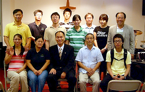 '21일 특별새벽기도회'를 시작하던 날 교우들과 함께 찍은 사진 ⓒ뉴욕비전교회