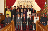 2013 가을학기 종강예배에 참석한 교수진과 학생들