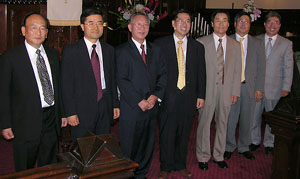 지난 10일 진행된 총회를 마친뒤 왼쪽부터 윤석래 장로(20대 부회장), 김준식 목사(신임 부회장), 정창수 목사(신임 회장), 허상회 목사(20대 회장), 김형립 장로(신임 평신도 부회장), 백성민 목사(20대 서기), 김종국 목사(총무, 연임)