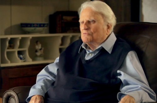 지난 11월 7일 그의 95세 생일을 맞아 미국 전역에 방송된 영상 설교 '십자가(The Cross)'에서의 빌리 그래함 목사의 모습.