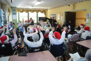 뉴욕병원선교회가 성탄절을 맞아 21일 롱아일랜드 요양원에서 어르신들과 함께 성탄예배를 드렸다.