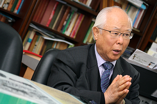 정 박사는 정치·교육·문화 등 모든 분야가 성경을 표준으로 하는 것이, 교회가 교회 되는 길이기도 하다고 했다. ⓒ김진영 기자