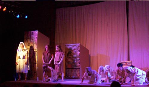 "베냐민만 남기고 돌아가거라" / "안됩니다. 그를 데리고 가지 않으면 늙은 아버지께서 살 수 없으십니다."