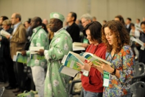 그리스도 일치 기도주간을 기념하며 함께 예배드리는 세계 교인들. ⓒWCC.