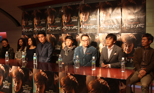 기자회견 모습. (왼쪽부터 순서대로) 최선자, 김은혜, 오산하, 최규환, 홍경인, 안병경, 김인권, 조덕제. ⓒ신태진 기자