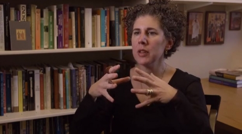 하버드 신학대학원 로라 나스랄라 교수가 강좌에 대해 설명하고 있다. ⓒ하버드대학교.