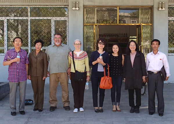 한인 2세인 정나리(오른쪽에서 세번째) 학생이 2013년 9월에 북한을 방문했다.