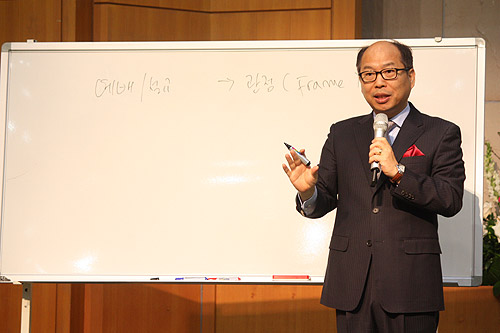 김병삼 목사가 강연하고 있다. ⓒ김진영 기자