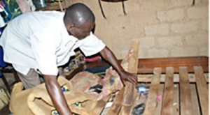 야닉 목사와 가족은 모든 것을 잃었다. 그가 입고 있는 옷 또한 기부받은 것이다. ⓒ오픈도어즈.