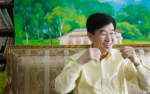 <공병호의 성경공부>는 ‘가시밭길에서도 행복할 수밖에 없으니’, ‘주님으로의 혁명, 삶의 중심이 바뀌다’, ‘비루함은 낮추고 거룩함은 높일지니’, ‘염려를 맡기고 오직 사랑으로 맞서라’ 등 4부를 통해, ‘언제 어디서나 어떤 환경에 처해 있든지 관계없이 참 행복과 평화를 누릴 수 있는 방법과 지혜’를 다루고 있다. ⓒ연구소 제공