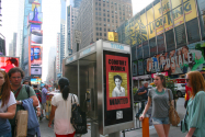 2013년 뉴욕 타임스퀘어에 설치됐던 &#039;위안부 모집광고&#039;로 위안부의 실상을 폭로한 작품