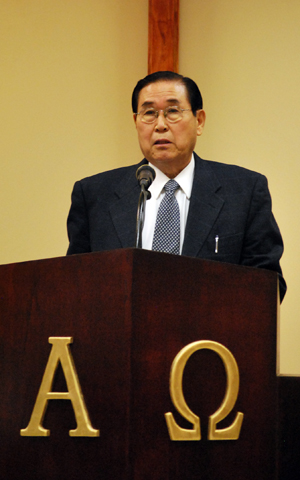 말씀을 전하는 송영성 목사