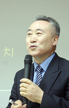 김성건 교수가 발표하고 있다. ⓒ이대웅 기자