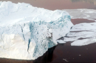 기후변화의 첫 경종을 알리고 있는 그린랜드의 빙하가 이상기온으로 녹아 사라지고 있다.