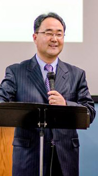 장애인 주일학교를 인도하는 장영준 목사