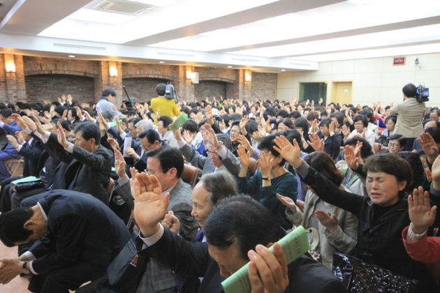 한기총이 주최한 진도 앞바다 여객선 침몰 희생자를 위한 특별기도회