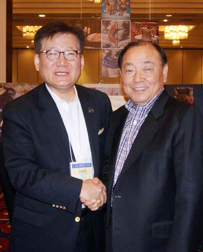 KUMC 이성현 신임 총회장과 안명훈 직전 총회장